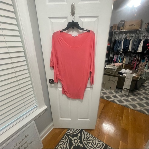 emma’s closet Tops - EMMA closet tunic large coral color